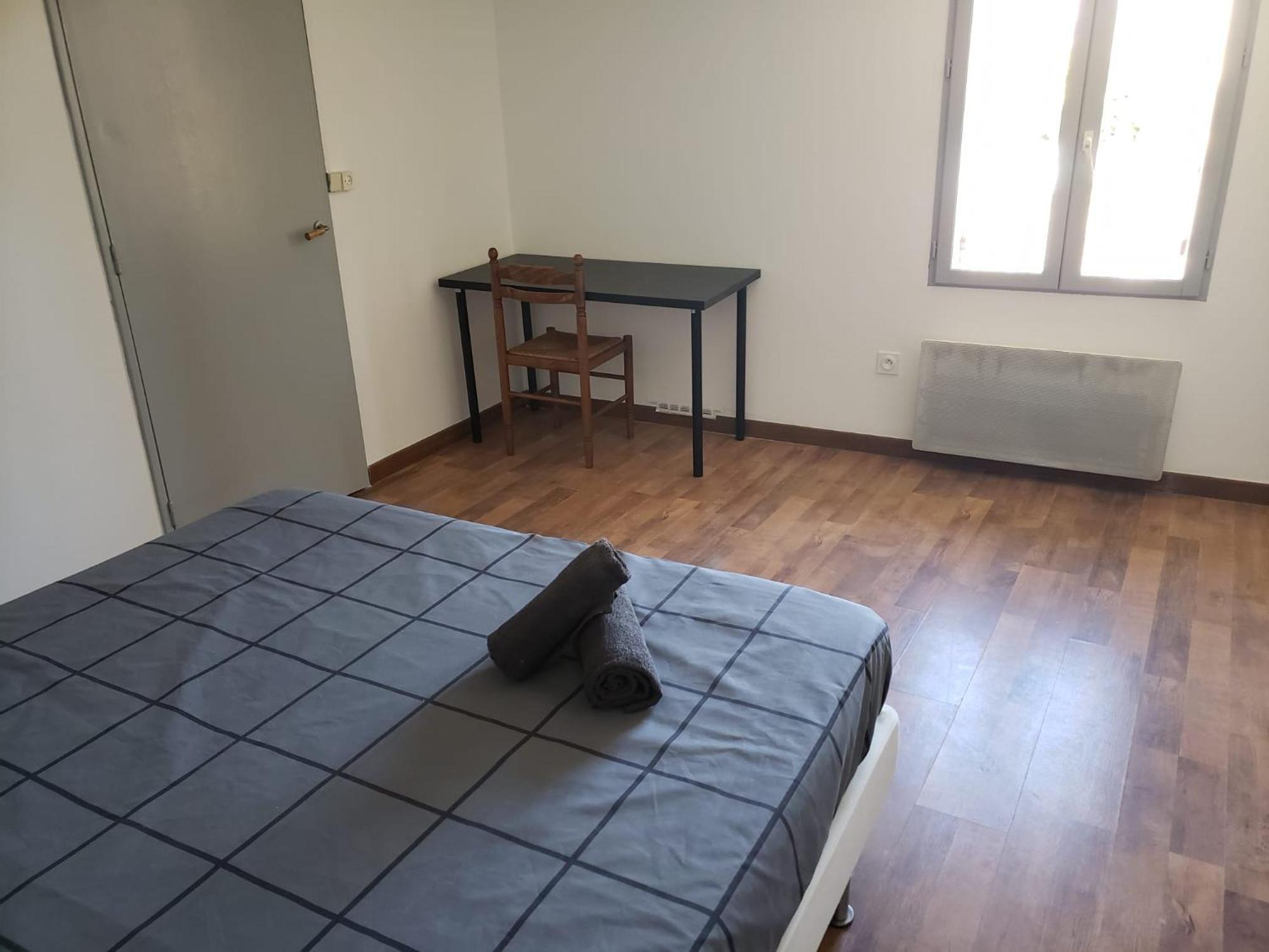 Chambres Meublees Et Spacieuses L'Isle Jourdain Ruang foto