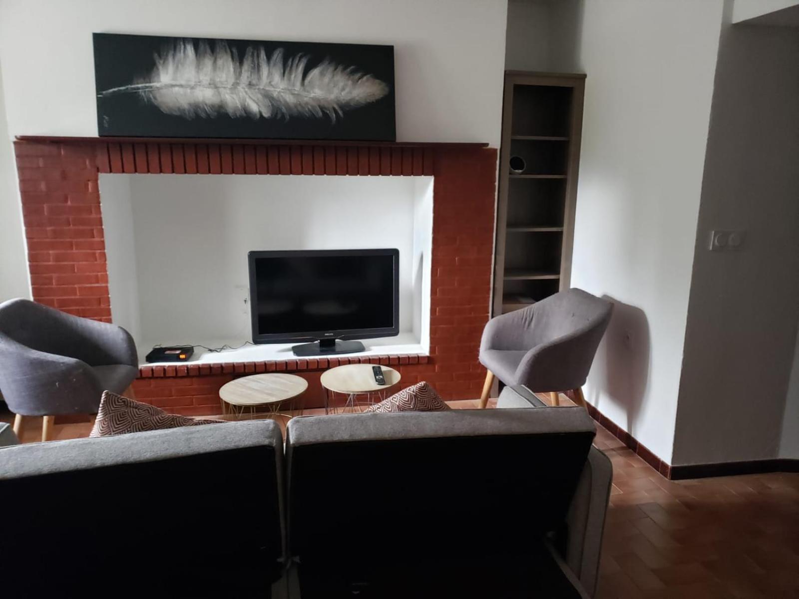 Chambres Meublees Et Spacieuses L'Isle Jourdain Bagian luar foto